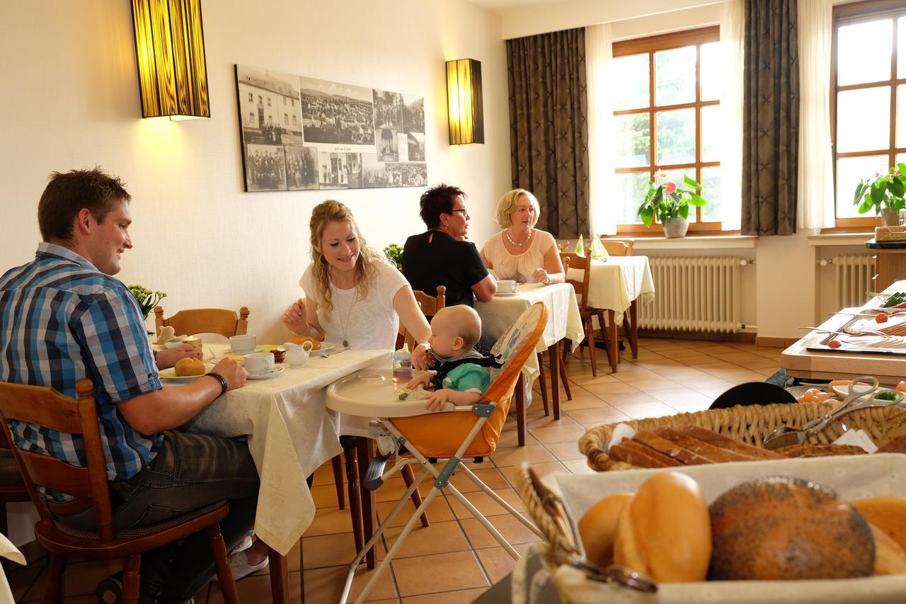 Landgasthaus Hoffmann Kruchten Bagian luar foto